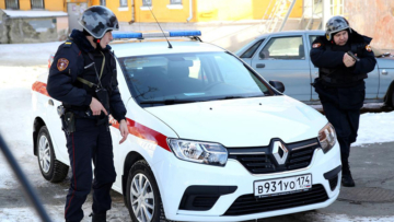 На Южном Урале представители Росгвардии рассказали СМИ о возможностях тревожной сигнализации, установленной на автомобилях скорой помощи
