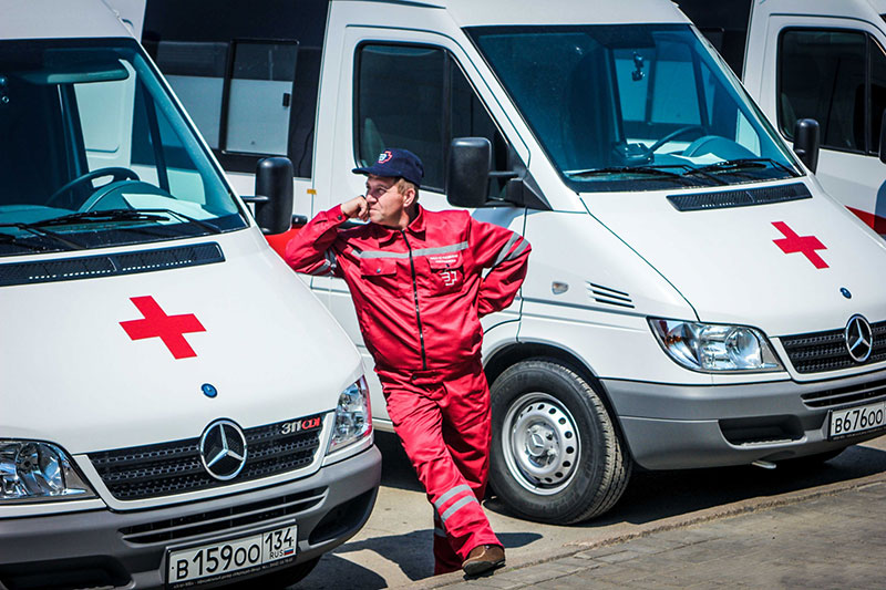 В Волгоградской области росгвардейцы задержали хулигана после срабатывания тревожной кнопки в машине скорой помощи