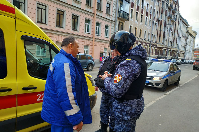 В центре Петербурга сотрудники Росгвардии задержали злоумышленника, напавшего на водителя скорой помощи
