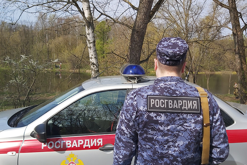 В Саратовской области сотрудники Росгвардии помогли владельцу автомобиля задержать угонщика