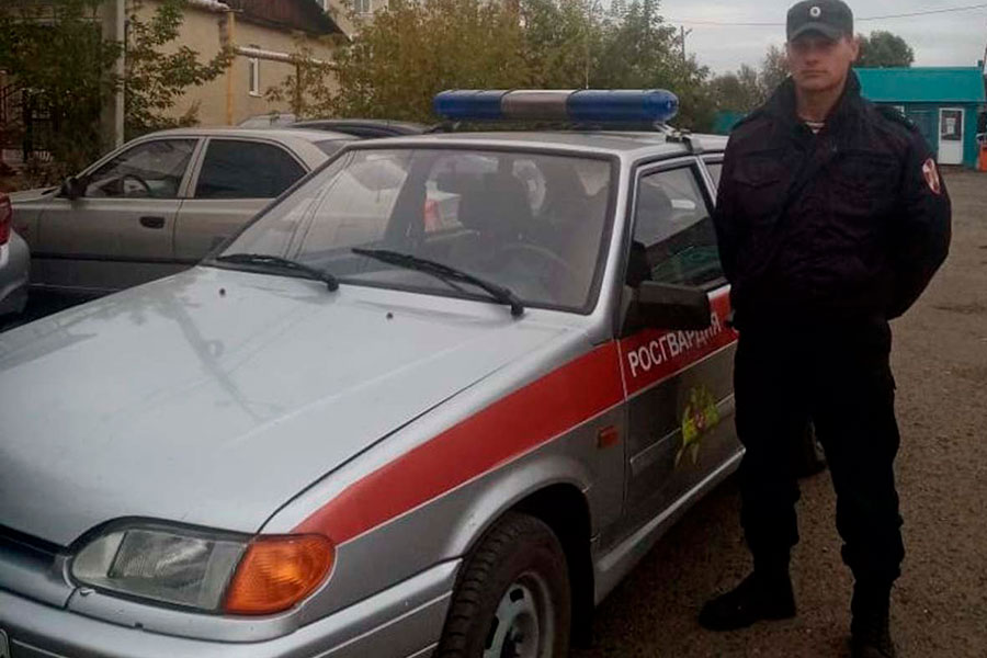 В Кузбассе сотрудник Росгвардии помог вернуть горожанке похищенный автомобиль