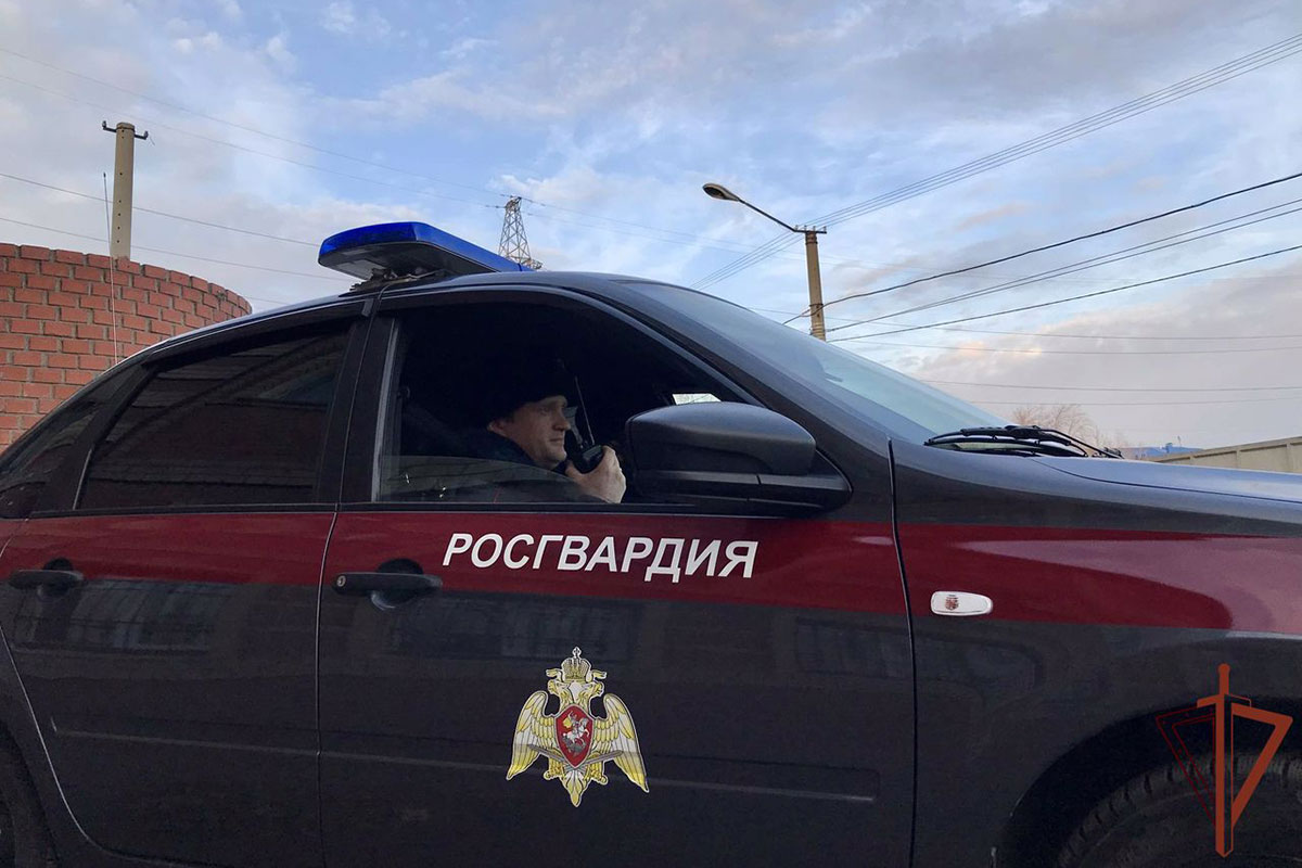 Росгвардия обеспечила безопасную работу сотрудников скорой помощи в Омске
