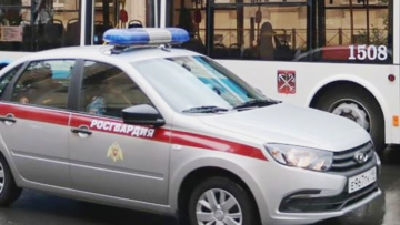 Сотрудники Росгвардии задержали участников драки в троллейбусе в Петербурге