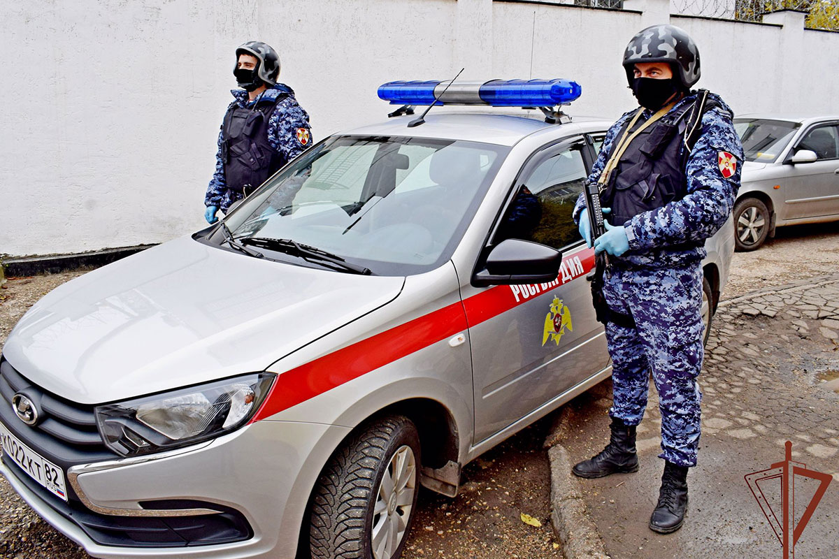 Нарядом вневедомственной охраны Росгвардии в Симферополе задержан мужчина, который угрожал ножом работникам скорой помощи