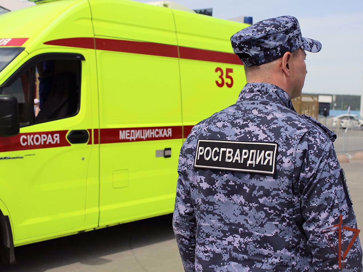 Фельдшера скорой помощи от агрессивного пациента защитили росгвардейцы в Новокузнецке