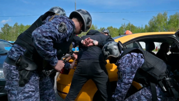 Патруль Росгвардии задержал подозреваемых в разбойном нападении на водителя такси в Тюмени